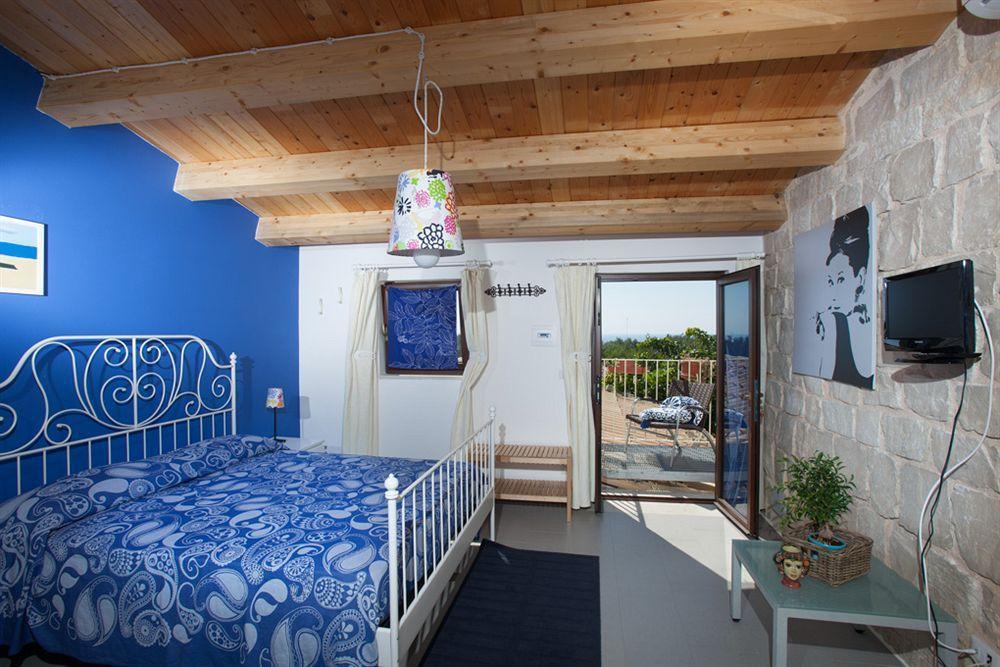 Villa U Marchisi B&B Шикли Екстериор снимка