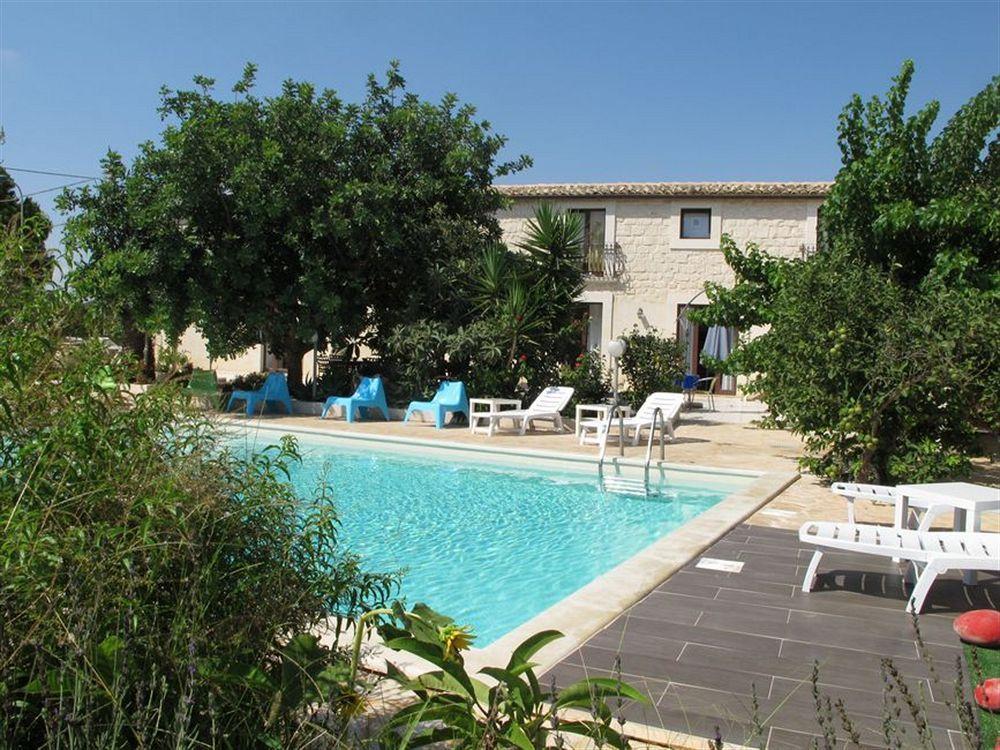 Villa U Marchisi B&B Шикли Екстериор снимка