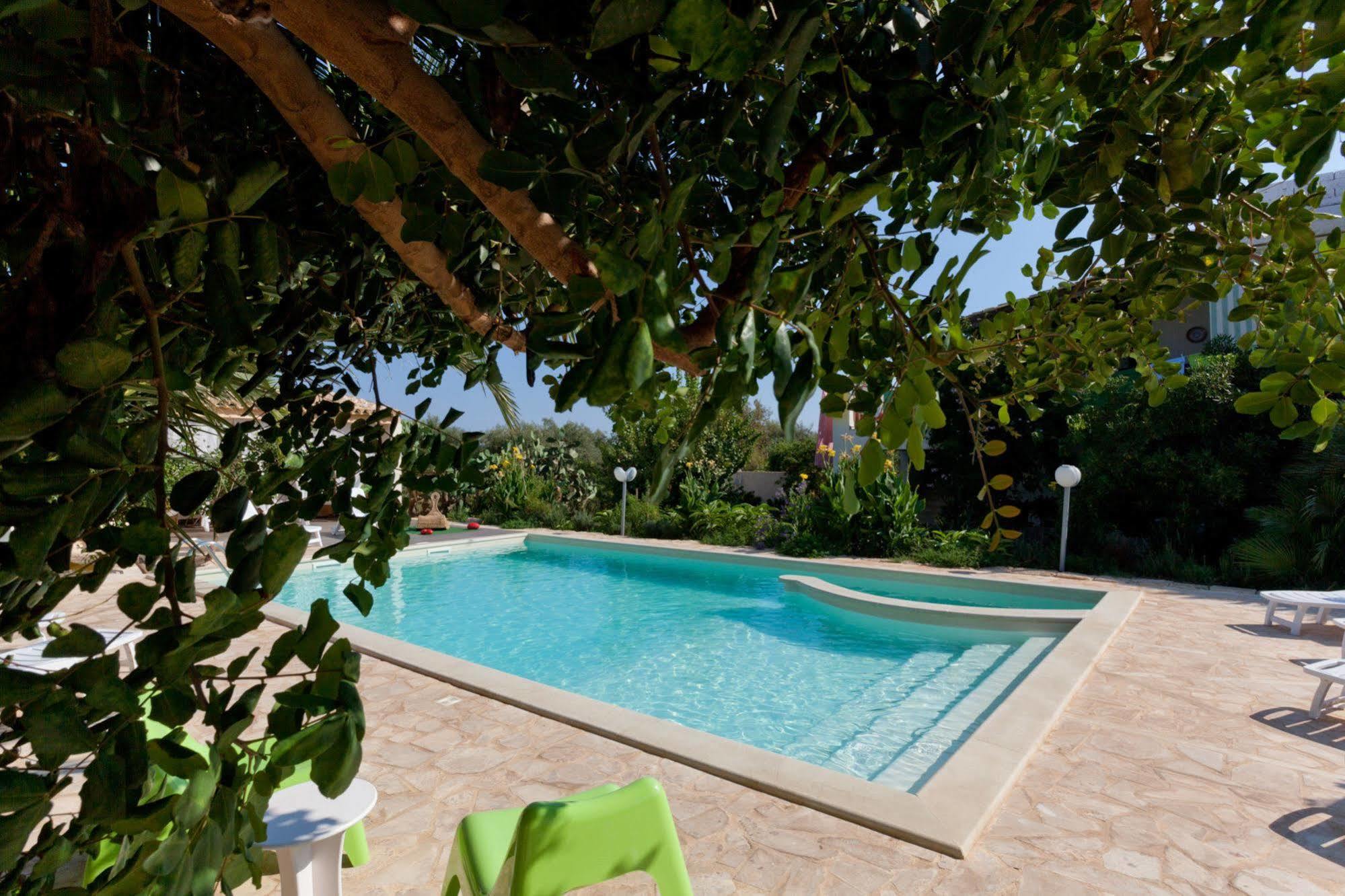 Villa U Marchisi B&B Шикли Екстериор снимка