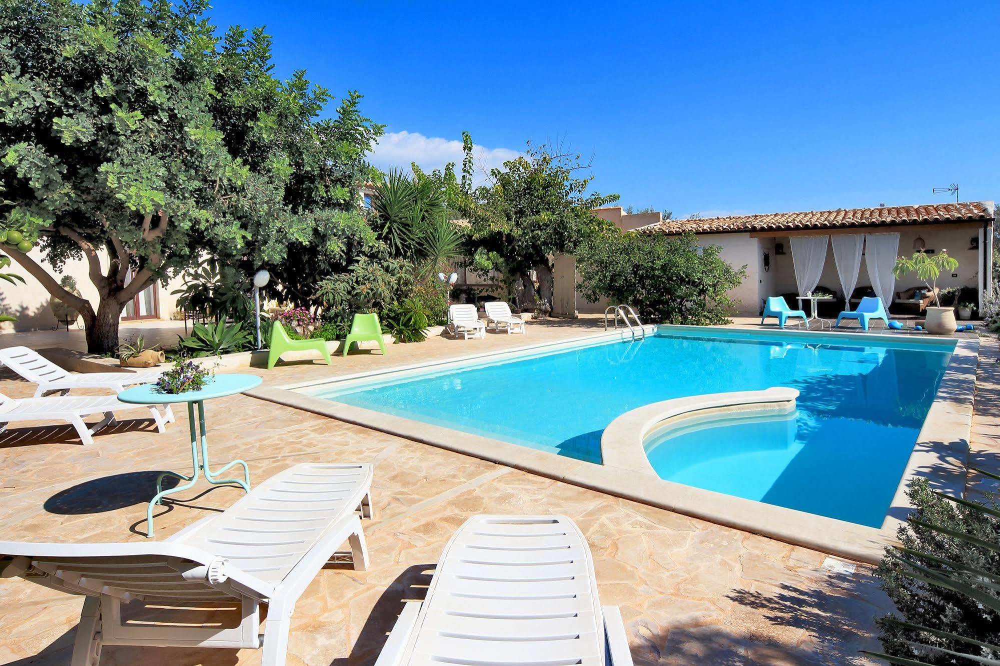 Villa U Marchisi B&B Шикли Екстериор снимка