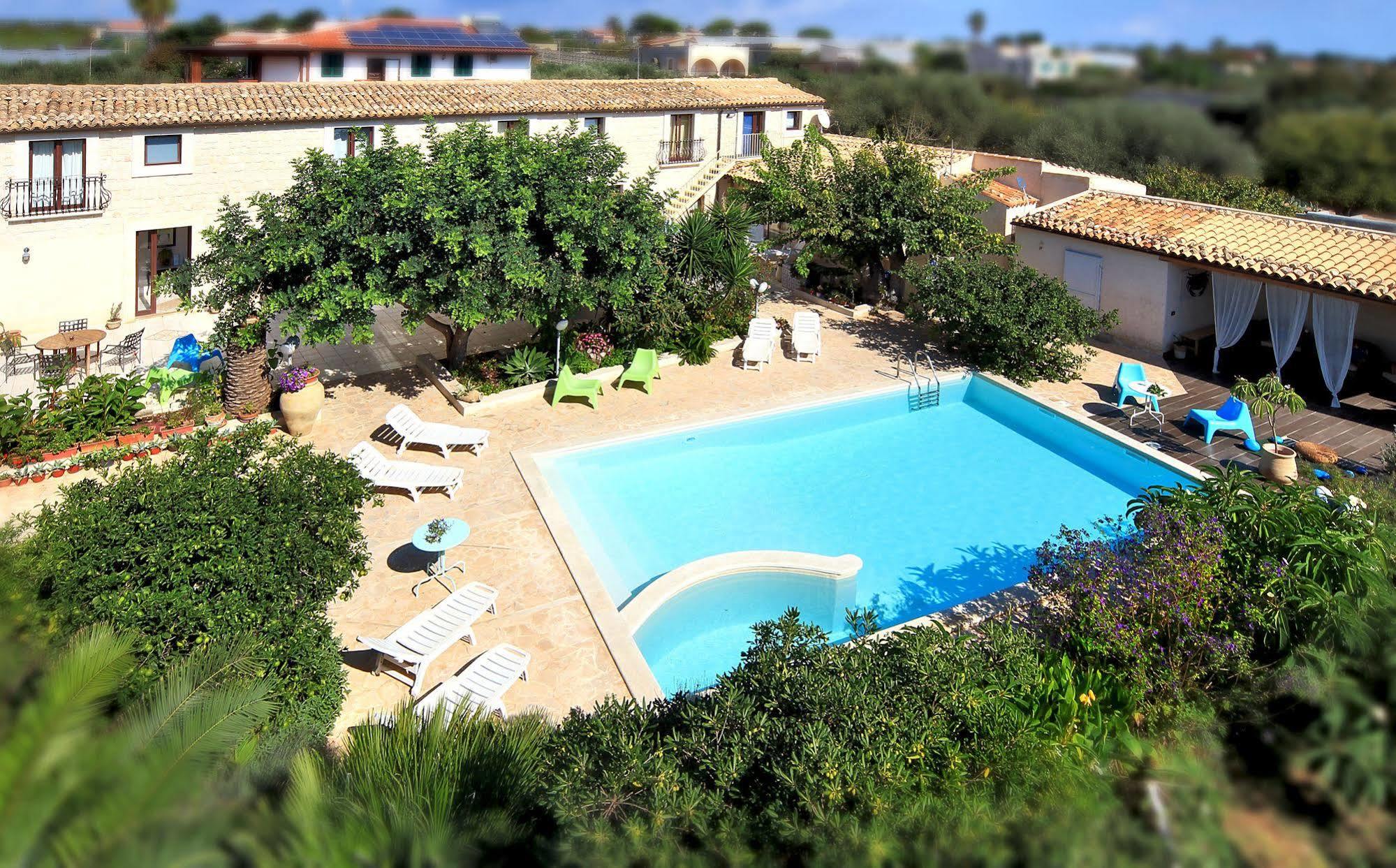 Villa U Marchisi B&B Шикли Екстериор снимка